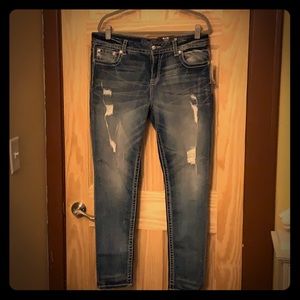 Buckle- New Miss me distressed skinny jeans
